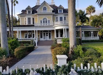 florida/southwest-florida/landmark/burroughs-home-and-gardens