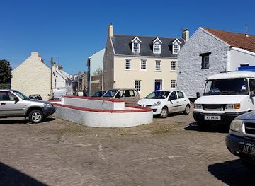 guernsey/alderney/landmark/marais-hall