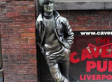 united-kingdom/chester/landmark/john-lennon-statue-mathew-street