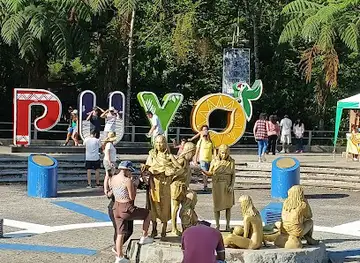 Monumento a las mujeres de las siete nacionalidades de Pastaza