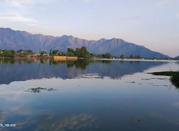 india/kashmir-great-lakes/landmark/nigeen-lake