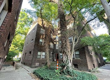 ohio/cleveland/university-circle/landmark/hessler-court-cleveland-s-wood-paved-street