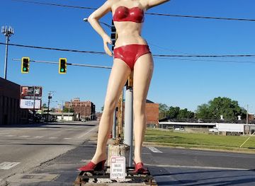 illinois/peoria/landmark/vanna-whitewall