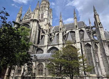 france/rouen/landmark/l-hotel-de-ville-garden