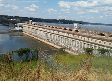 alabama/shoals/landmark/wilson-dam-waterfall
