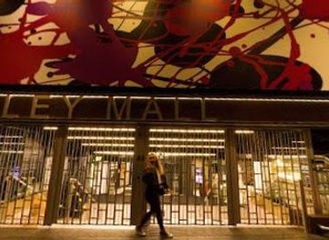 united-kingdom/edinburgh/landmark/waverley-steps