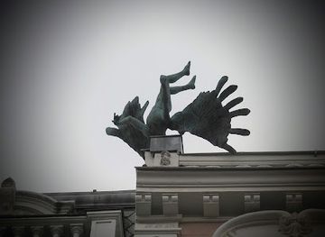 spain/madrid/landmark/air-crash-sculpture