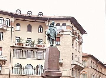 italy/bergamo/landmark/giuseppe-garibaldi-monument