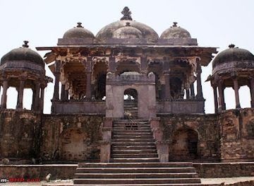 india/ranthambore/landmark/royal-tiger-safari-ranthambor