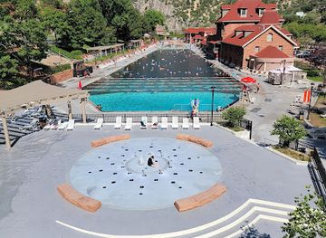 colorado/glenwood-springs/landmark/glenwood-hot-springs-pool