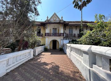 india/goa/landmark/menezes-braganca-house