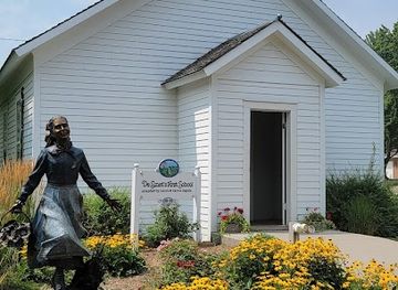 south-dakota/glacial-lakes-and-prairies/landmark/surveyors-house