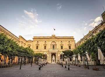 malta/valletta/landmark/republic-square