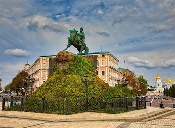 ukraine/kyiv/landmark/bohdan-khmelnytsky-monument