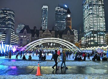 canada/western-canada/landmark/toronto-city-hall