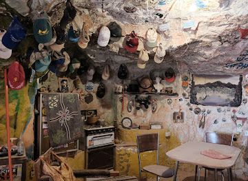 australia/south-australia/landmark/crocodile-harry-s-underground-nest-dugout