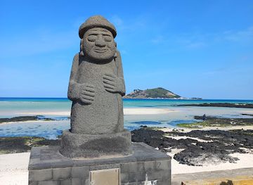 south-korea/jeju-city/landmark/hyeopjae-beach