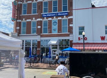 arkansas/bentonville/landmark/art-on-the-square-bentonville