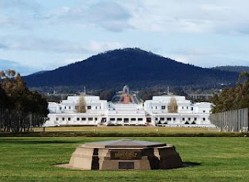 australia/canberra/landmark/commencement-column
