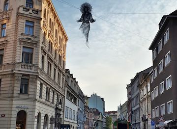 czechia/prague/new-town/landmark/vinok-sculpture-ukraine-mothers