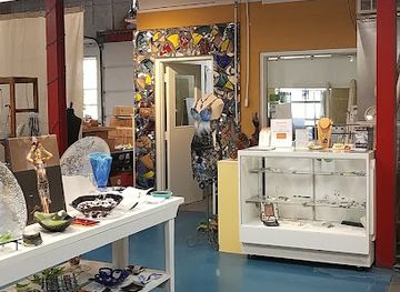 virginia/charlottesville/landmark/the-glass-palette-interactive-glass-art-studio