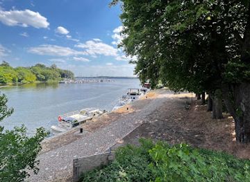 germany/brandenburg/landmark/mit-fontane-zu-tisch-plastik-von-jessica-dorhofer-und-klasse-fotomotiv