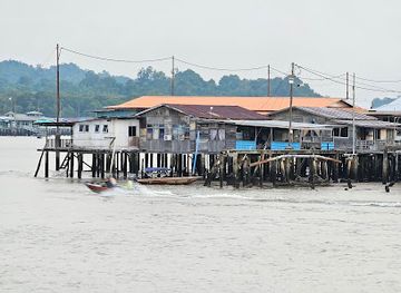 brunei/tutong-beach/landmark/raja-isteri-pengiran-anak-hajah-saleha-bridge