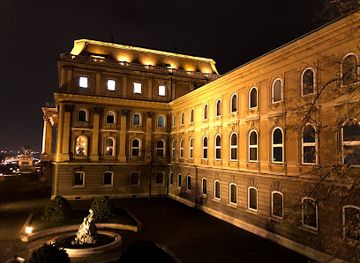 hungary/kunsag/landmark/hunyadi-courtyard