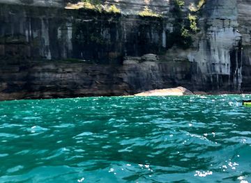 michigan/pictured-rocks-national-lakeshore/landmark/munising-bay