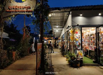cambodia/siem-reap/charles-de-gaulle-boulevard/landmark/made-in-cambodia-market
