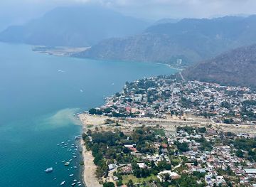 guatemala/panajachel/landmark/realworld-paragliding