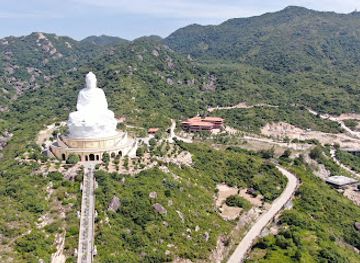 vietnam/quy-nhon/landmark/linh-phong-ong-nui-temple