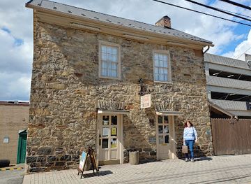 west-virginia/morgantown/landmark/old-stone-house