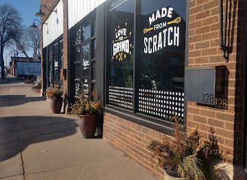 iowa/mason-city/landmark/three-on-the-tree-coffee-cafe