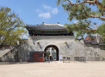 south-korea/yeongnam-region/landmark/yeongchumun-west-gate