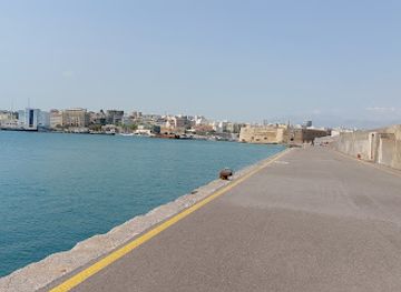 greece/heraklion/old-town/landmark/nikos-kitsikis-s-bust