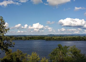 iowa/driftless-area/landmark/upper-mississippi-river-national-wildlife-and-fish-refuge