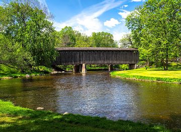 wisconsin/kettle-moraine-state-forest/landmark/cedarburg-covered-bridge