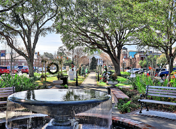 south-carolina/summerville/landmark/hutchinson-square