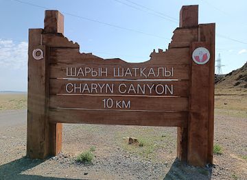 kazakhstan/chundja-canyon/landmark/charyn-canyon-monument-sign