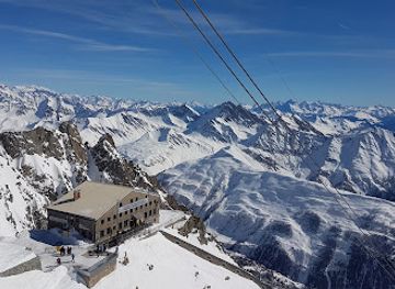 italy/courmayeur/landmark/courmayeur-mont-blanc-funivie-s-p-a-cable-car-courmayeur