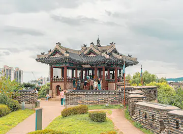 Banghwasuryujeong Pavilion (Dongbukgangnu)