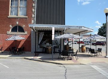 missouri/kirksville/landmark/sip-downtown