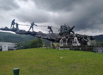 colombia/cauca-valley/landmark/monumento-a-la-solidaridad