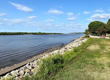 illinois/quad-cities/landmark/leach-park