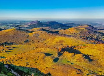 france/auvergne-volcanoes/landmark/chaine-des-puys