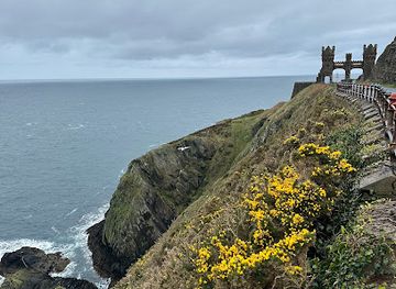isle-of-man/douglas/landmark/sir-william-hillary-statue