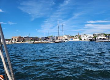 rhode-island/newport-coastline/landmark/sightsailing