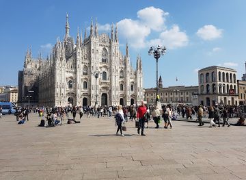 italy/milan/landmark/palazzo-della-ragione
