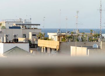 italy/bari/landmark/l-attico-del-centro-tra-il-petruzzelli-ed-il-mare